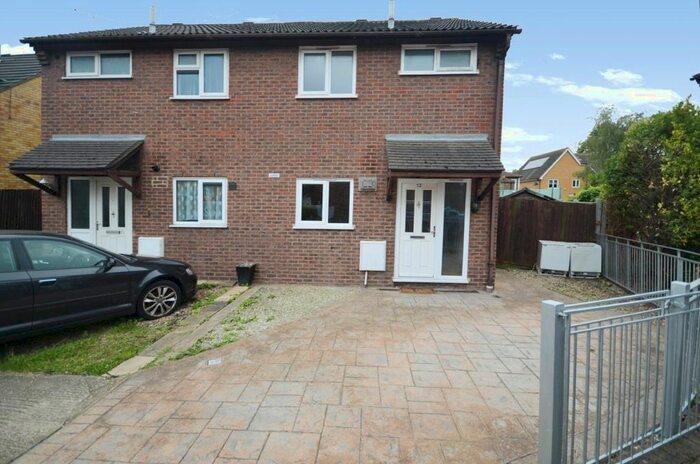 3 Bedroom Semi-Detached House To Rent In Broadfield Close, Romford, Essex, RM1