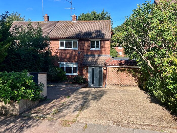 4 Bedroom Semi-Detached House To Rent In Ladies Grove, St Albans, AL3