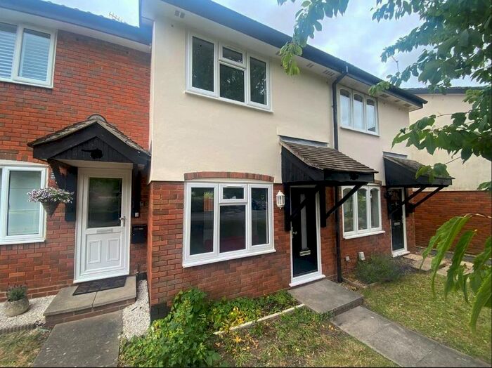 2 Bedroom Terraced House To Rent In Kingfisher Close, Farnborough, GU14