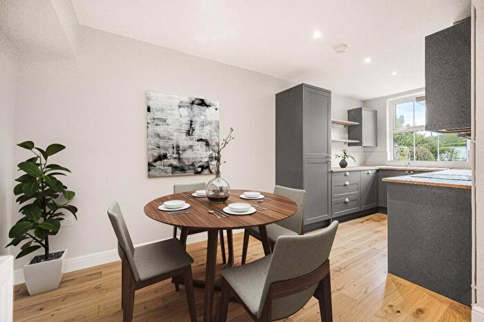 3 Bedroom Town House For Sale In Eastgate, Cowbridge, CF71