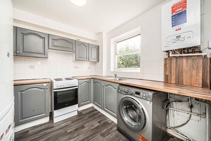 2 Bedroom Flat To Rent In Barker Drive, Camden, NW1