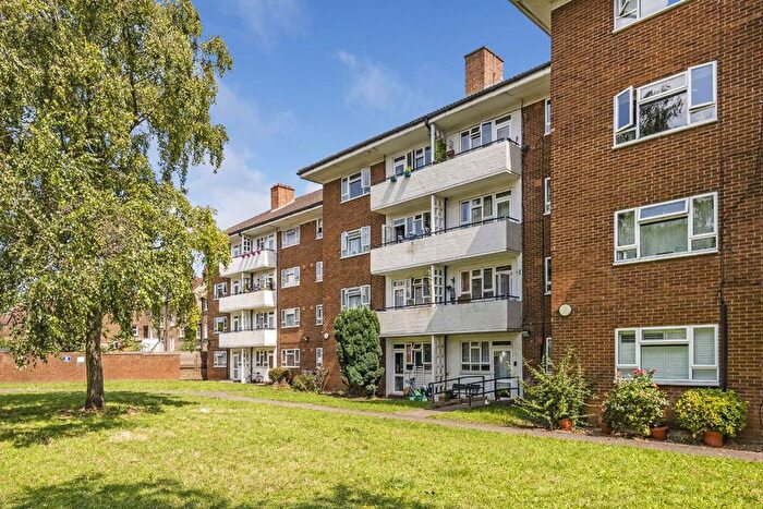 2 Bedroom Flat To Rent In Broughton Road, London, W13