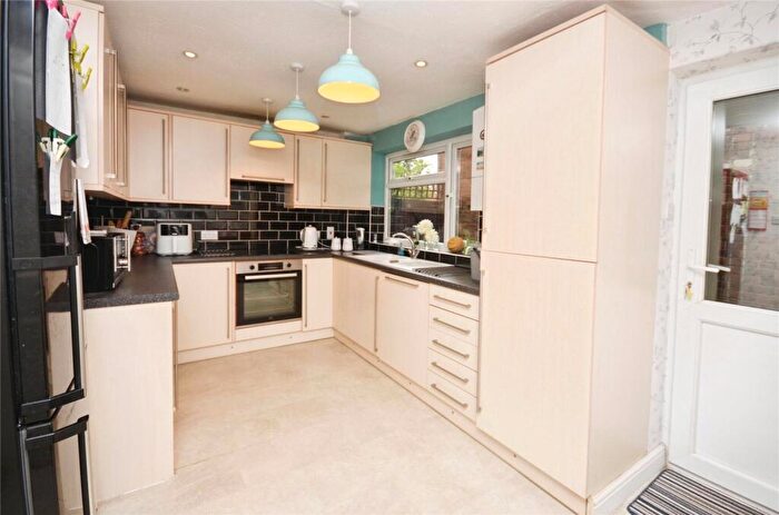 3 Bedroom End Of Terrace House For Sale In Elmhurst Road, Aylesbury, Buckinghamshire, HP20