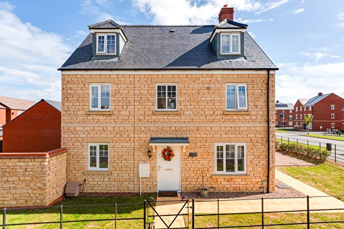 4 Bedroom Detached House For Sale In Barn Owl Drive, Rothwell, NN14
