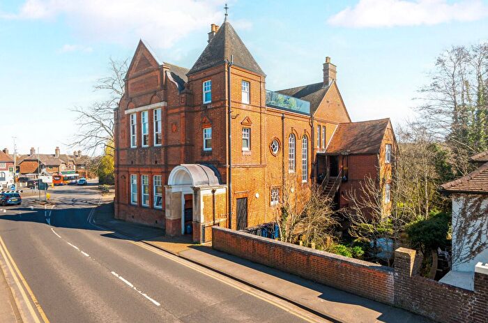 2 Bedroom Flat For Sale In Godalming, Surrey, GU7