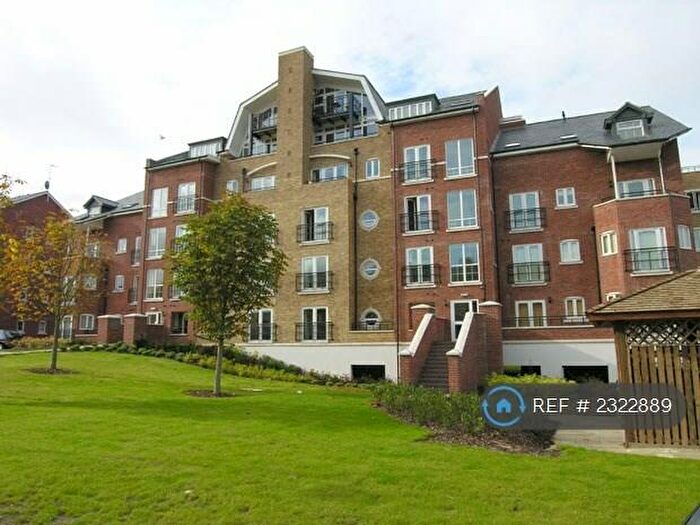 2 Bedroom Flat To Rent In Iliffe Close, Reading, RG1