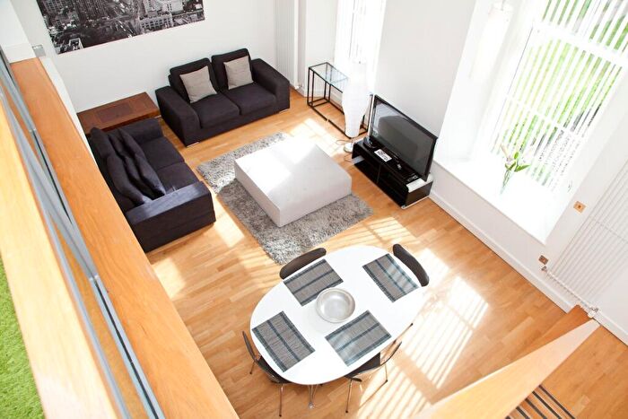 2 Bedroom Flat To Rent In Simpson Loan, Old Town, Edinburgh, EH3