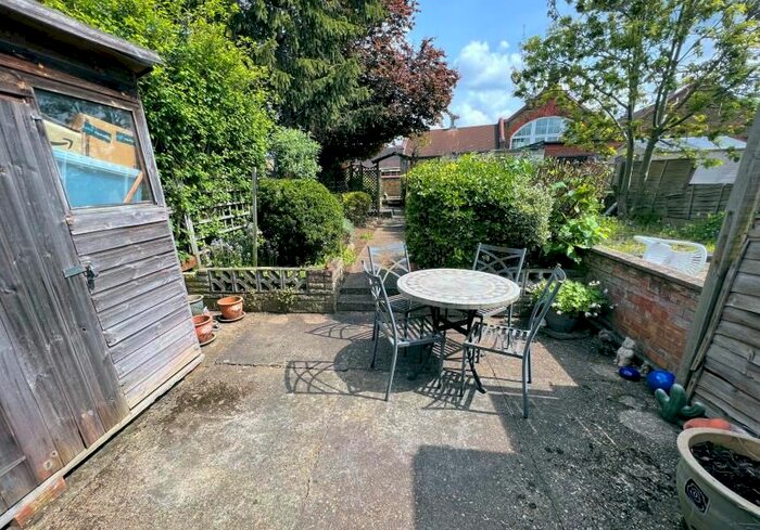 3 Bedroom Terraced House For Sale In Long Lane, Finchley, N3