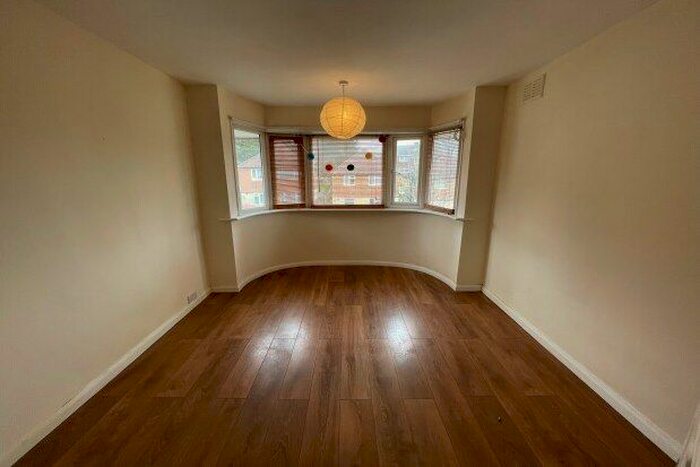 3 Bedroom Maisonette To Rent In Vale Drive, Southampton SO18