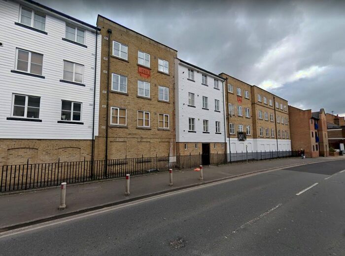 2 Bedroom Flat To Rent In Russell Quay, West Street, Gravesend, Kent DA11