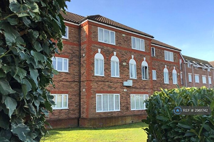 1 Bedroom Flat To Rent In Rembrandt Court, Ewell / Epsom, KT19