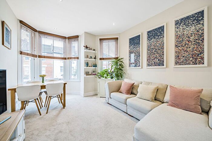 2 Bedroom Flat For Sale In Ariel Road, West Hampstead, London, NW6