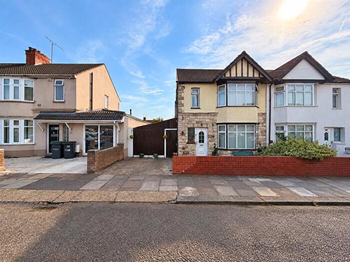 3 Bedroom Property For Sale In Kennington Road, Luton, LU3