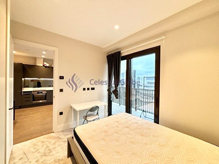 2 Bedroom Flat To Rent In Selsdon Way, London, E14