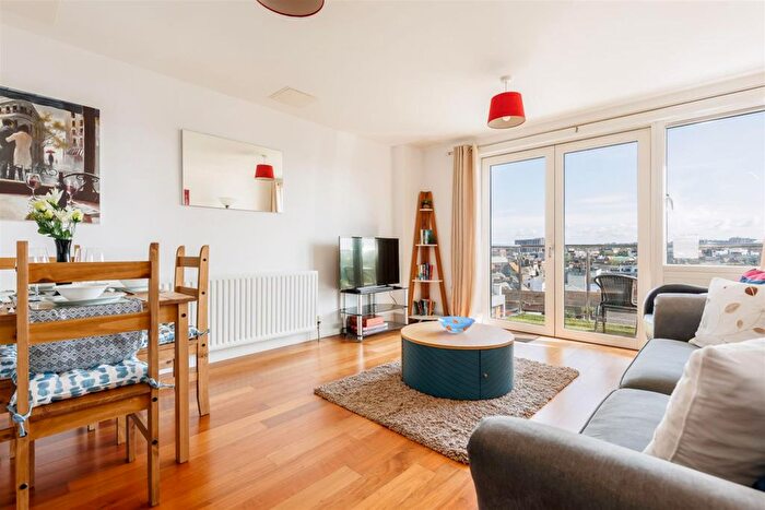 2 Bedroom Flat To Rent In High Street, Poole, BH15