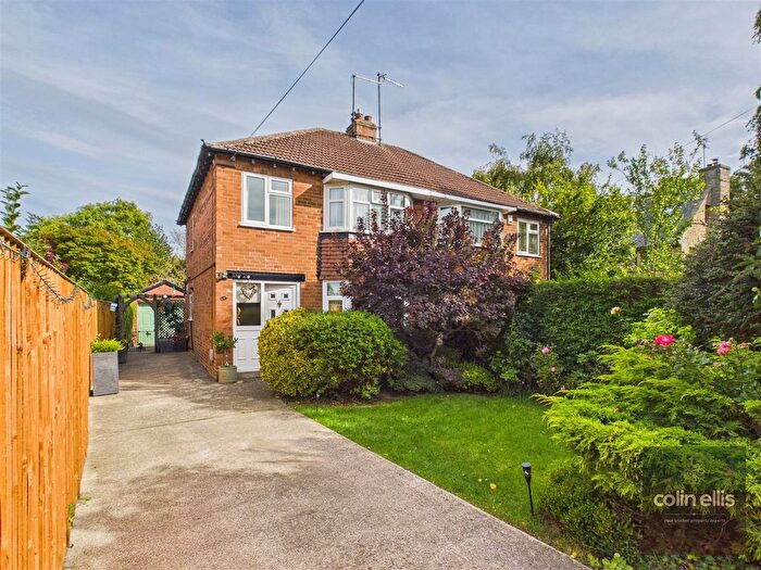 3 Bedroom Semi Detached House For Sale In Fairway, Scarborough, YO12
