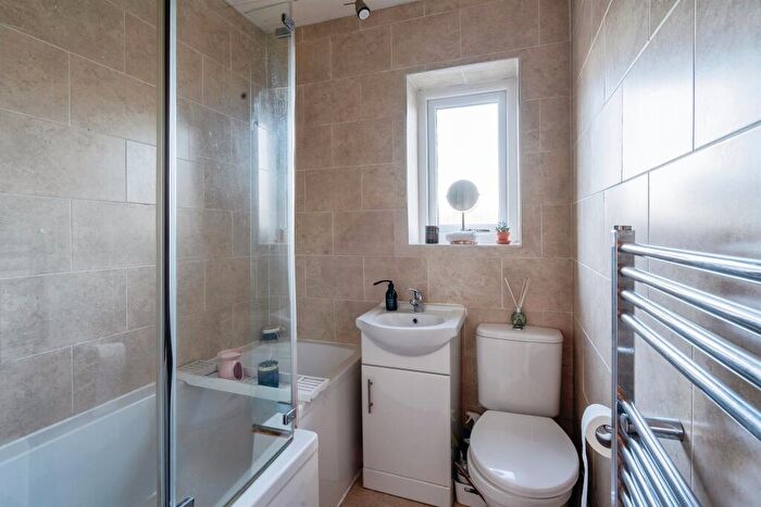 2 Bedroom Semi-Detached House For Sale In Warneford Rise, Cowlersley, Huddersfield, HD4