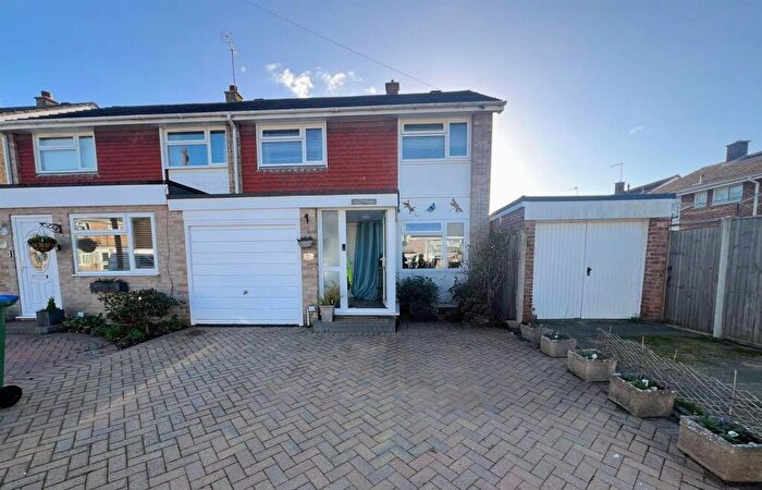 3 Bedroom House For Sale In Beacon Way, Park Gate, SO31