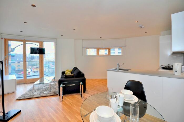 1 Bedroom Flat To Rent In Cobblestone Square, Wapping, London, E1W