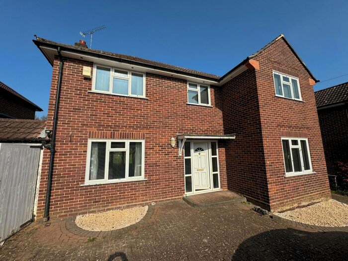 3 Bedroom Detached House To Rent In Clifton Close, Maidenhead, Berkshire, SL6