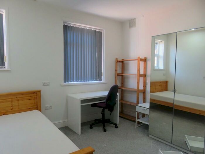 7 Bedroom Detached House To Rent In Harlaxton Drive, Nottingham, NG7