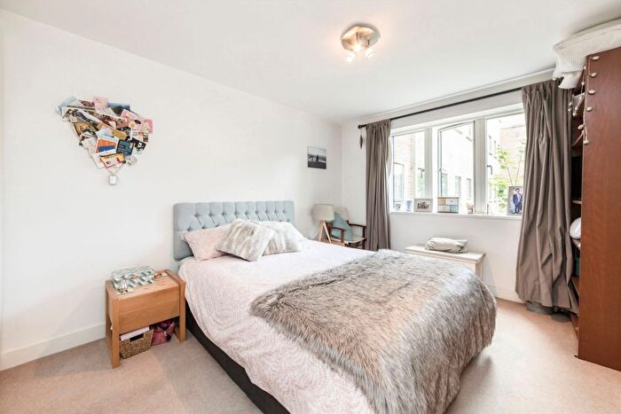 2 Bedroom Flat To Rent In The Downs, Wimbledon, SW20