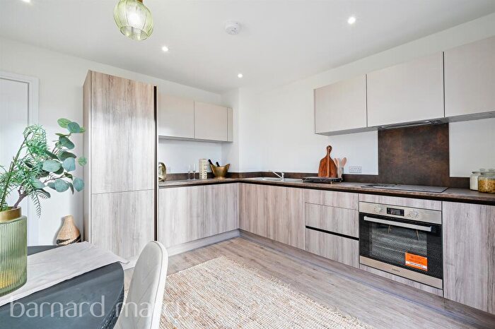 3 Bedroom End Of Terrace House For Sale In Bradmore Way, Coulsdon, CR5