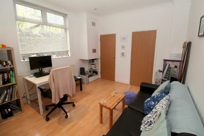 1 Bedroom Flat To Rent In Kimberly Road Pen-Y-Lan, Cardiff, CF23