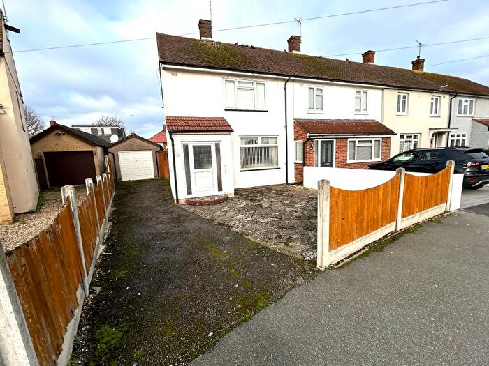 2 Bedroom End Of Terrace House For Sale In Amersham Road, Harold Hill, Romford, RM3