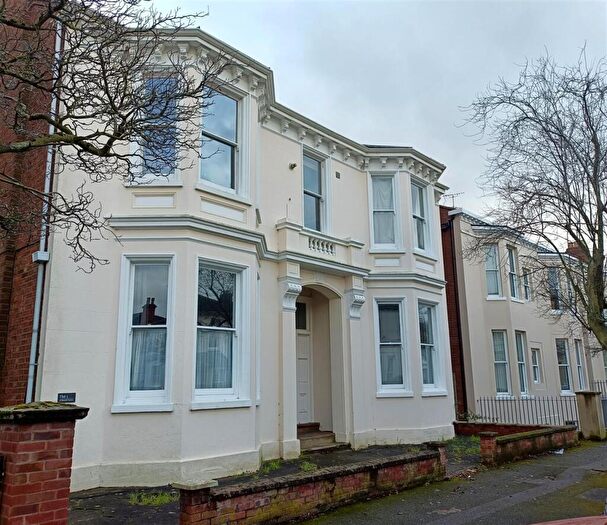 2 Bedroom Apartment For Sale In Russell Terrace, Leamington Spa, CV31