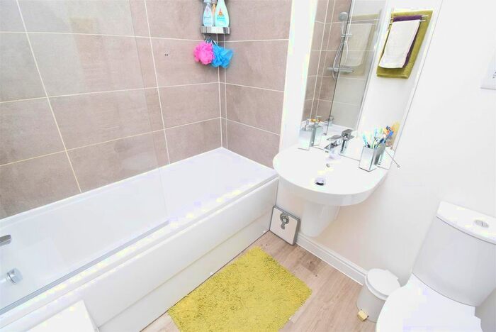 4 Bedroom Town House To Rent In Butler Way, Wakefield, WF1