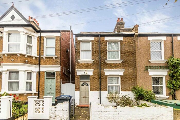 3 Bedroom Semi-Detached House To Rent In Wells House Road, Acton, NW10