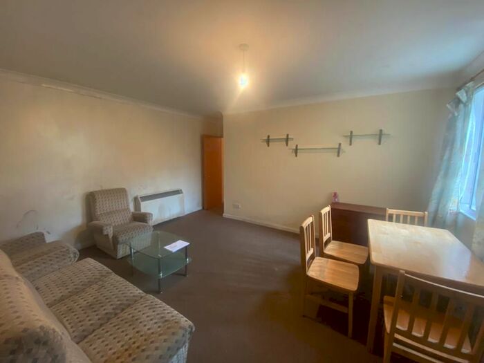 2 Bedroom Flat To Rent In Grange Road, London, W4