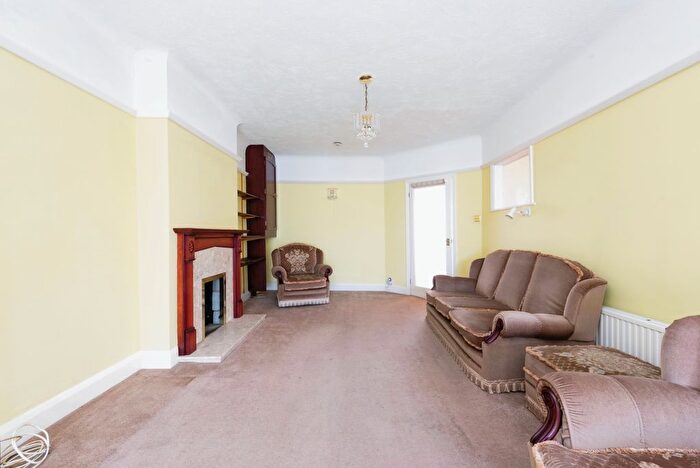 2 Bedroom Bungalow For Sale In Boscombe Road, Worcester Park, KT4
