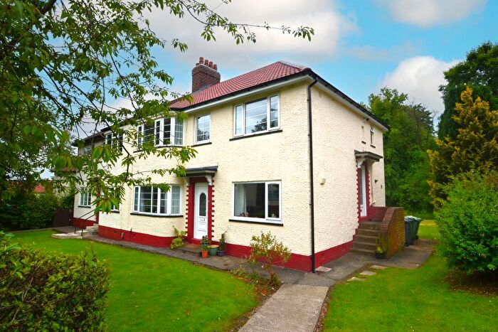 2 Bedroom Flat To Rent In Redesdale Gardens, Adel, Leeds, LS16