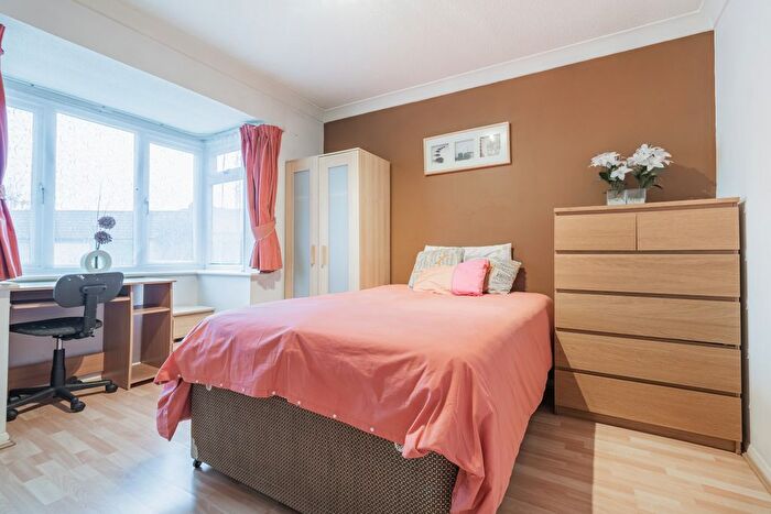 5 Bedroom Semi-Detached House To Rent In Morley Road, Sutton, Surrey, SM3