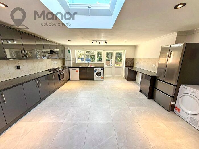 5 Bedroom Terraced House To Rent In Cardinal Drive, Hainault, IG6