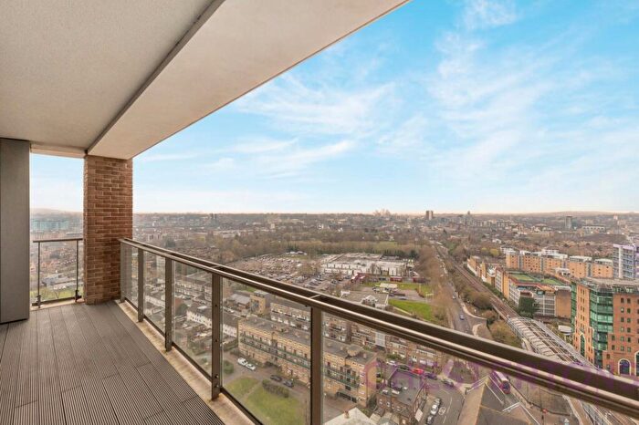 2 Bedroom Flat To Rent In Heritage Tower, East Ferry Road, E14