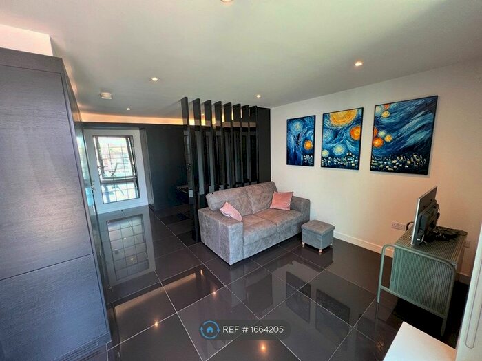 Studio To Rent In Pan Peninsula Square, London, E14