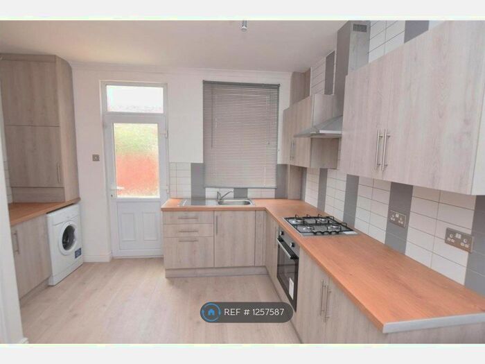 3 Bedroom Terraced House To Rent In Cross Flatts Street, Leeds LS11