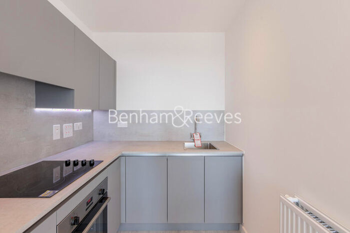1 Bedroom Apartment To Rent In Shearwater Drive, Hendon, NW9