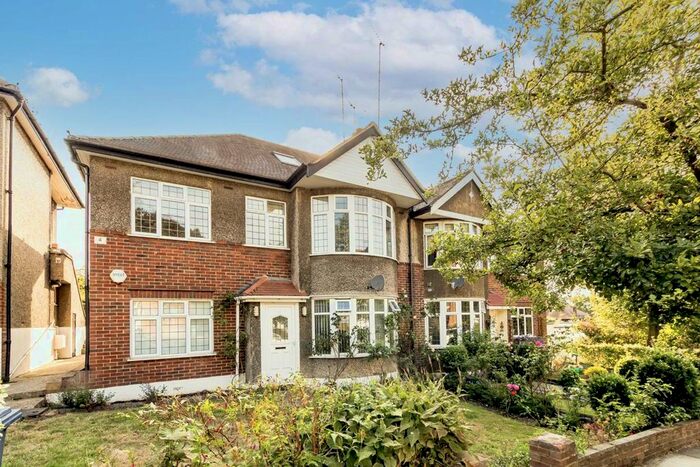 2 Bedroom Flat To Rent In Sandall Close, London, W5