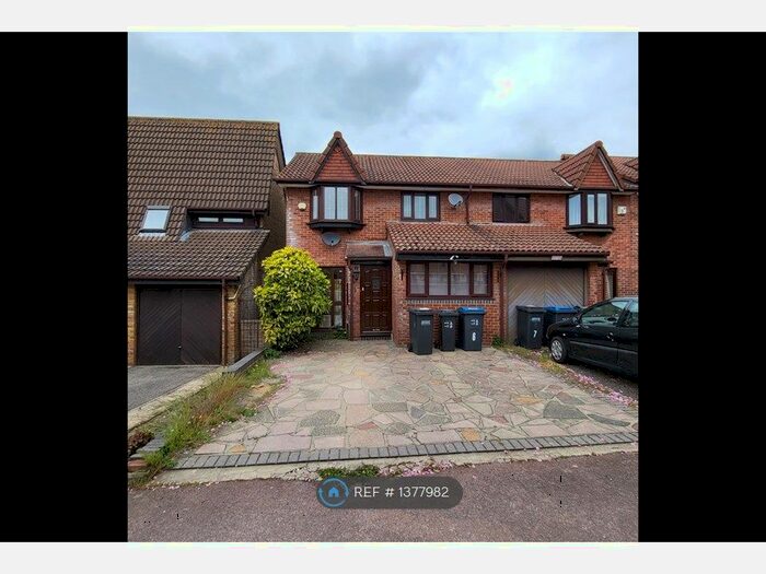 3 Bedroom Terraced House To Rent In Cottongrass Close, Croydon, CR0