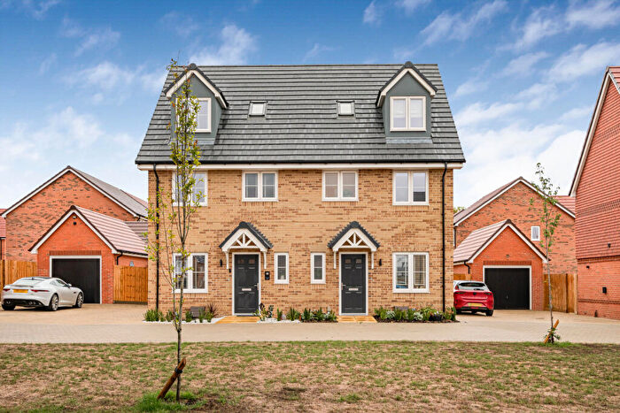 3 Bedroom Semi-Detached House For Sale In Combe Fell, Didcot, OX11