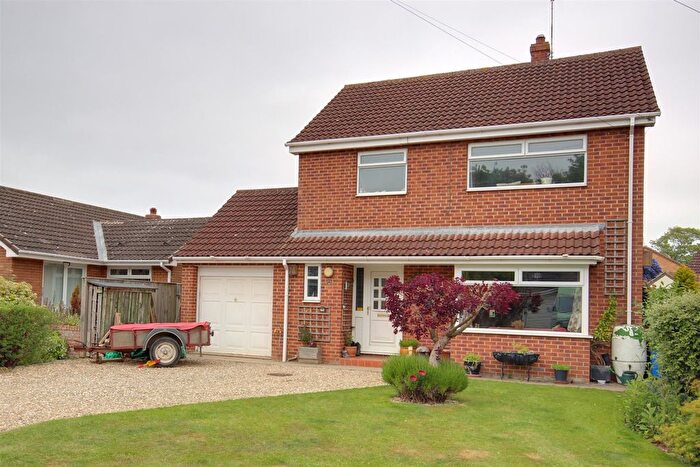 3 Bedroom Detached House For Sale In Cheyne Walk, Hornsea, HU18