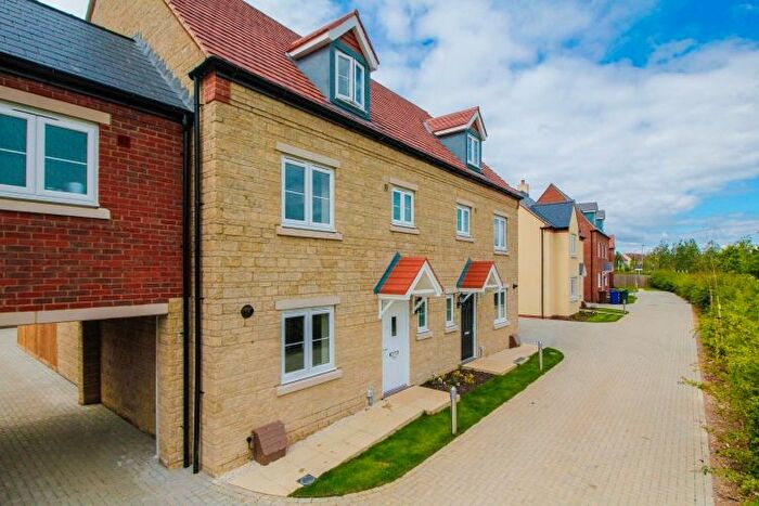 4 Bedroom Semi-Detached House To Rent In Wetherby Road, Bicester, OX26