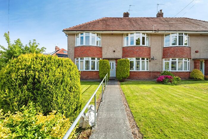 2 Bedroom Flat For Sale In Wimmerfield Avenue, Killay, Swansea, SA2