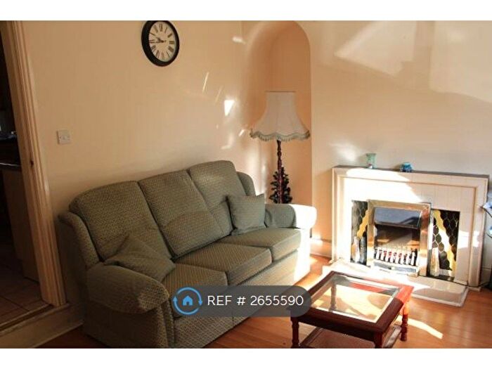 3 Bedroom Terraced House To Rent In Clarkson View, Leeds, LS6