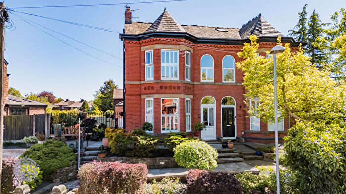 5 Bedroom Semi-Detached House For Sale In Hazelhurst Road, Worsley, Manchester, M28