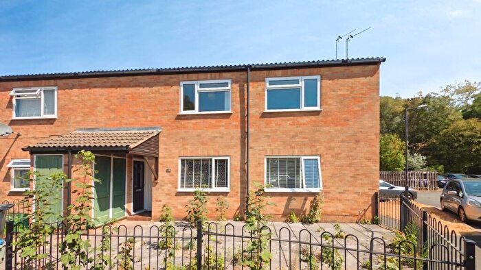 2 Bedroom Flat For Sale In Nuthatch Gardens, Bristol, BS16